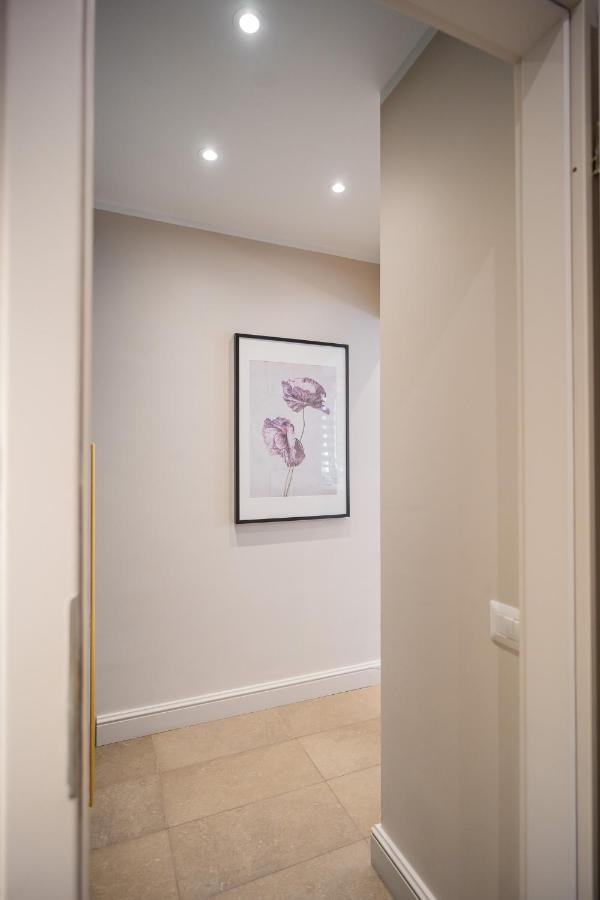 Victoriei Emerald & Pink Gems - Designer Apartment