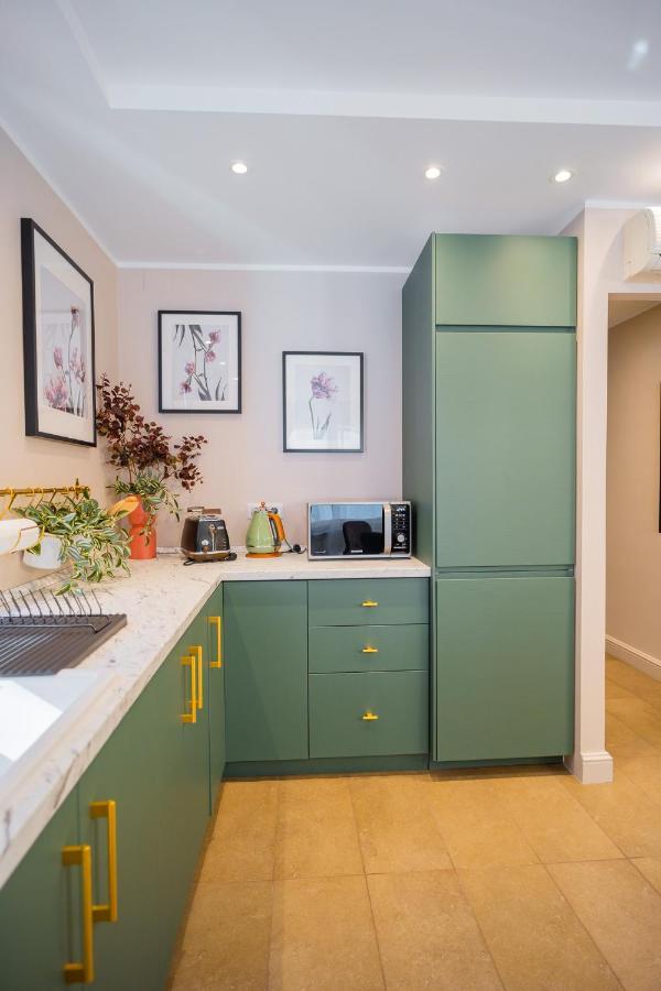Apartment Victoriei Emerald & Pink Gems - Designer Bucharest