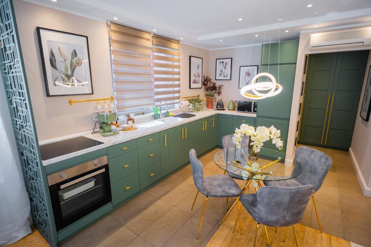 Apartment Victoriei Emerald & Pink Gems - Designer Bucharest