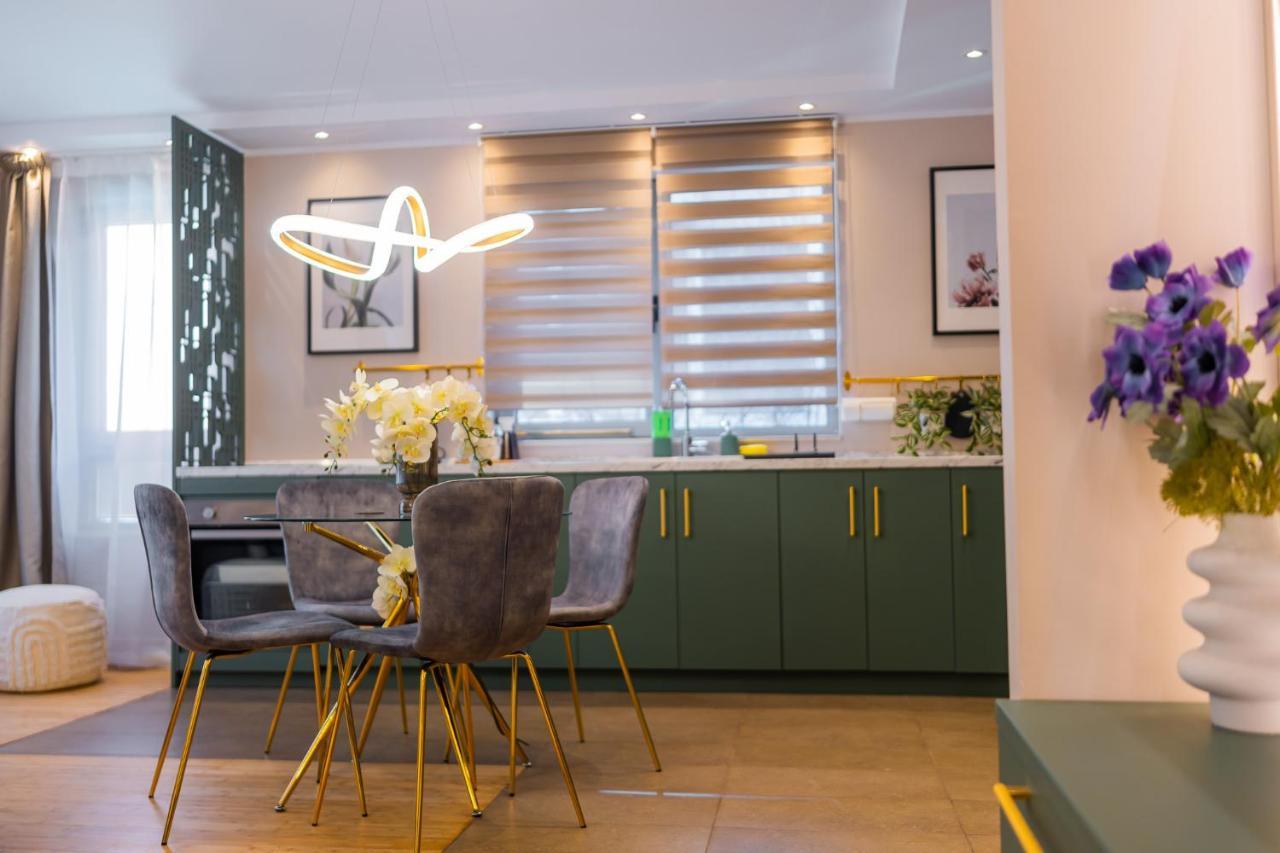 Victoriei Emerald & Pink Gems - Designer Apartment *