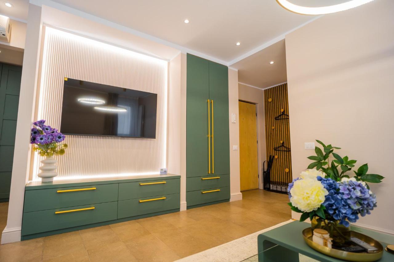 Victoriei Emerald & Pink Gems - Designer Apartment Bucharest