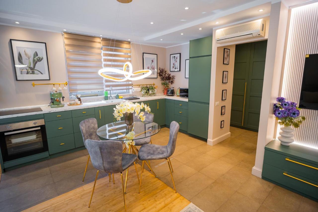 Apartment Victoriei Emerald & Pink Gems - Designer Bucharest