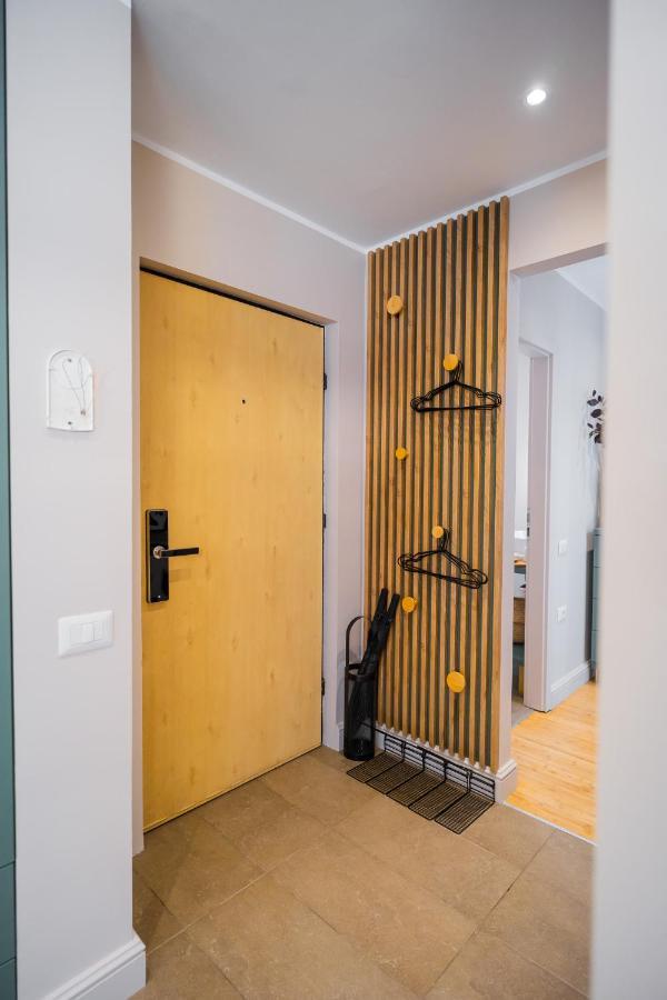 Apartment Victoriei Emerald & Pink Gems - Designer *