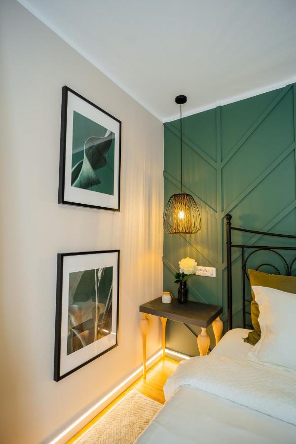 Victoriei Emerald & Pink Gems - Designer Apartment