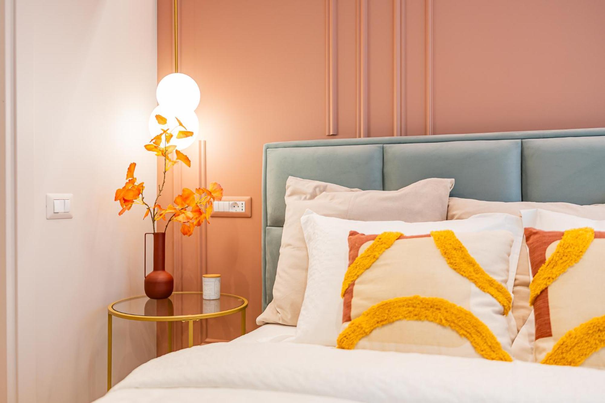 Apartment Victoriei Emerald & Pink Gems - Designer