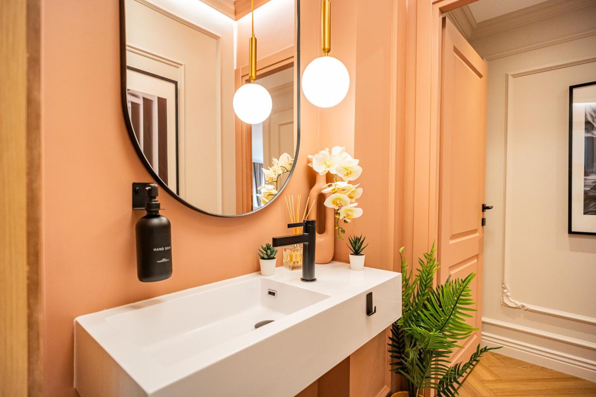 Apartment Victoriei Emerald & Pink Gems - Designer Bucharest