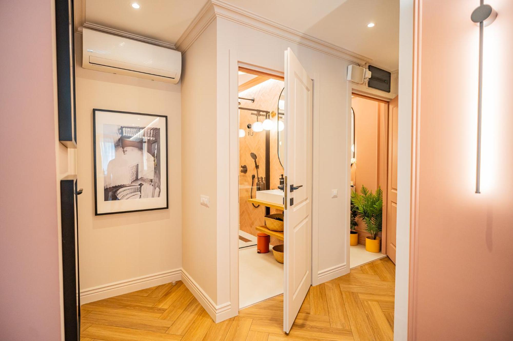 Apartment Victoriei Emerald & Pink Gems - Designer