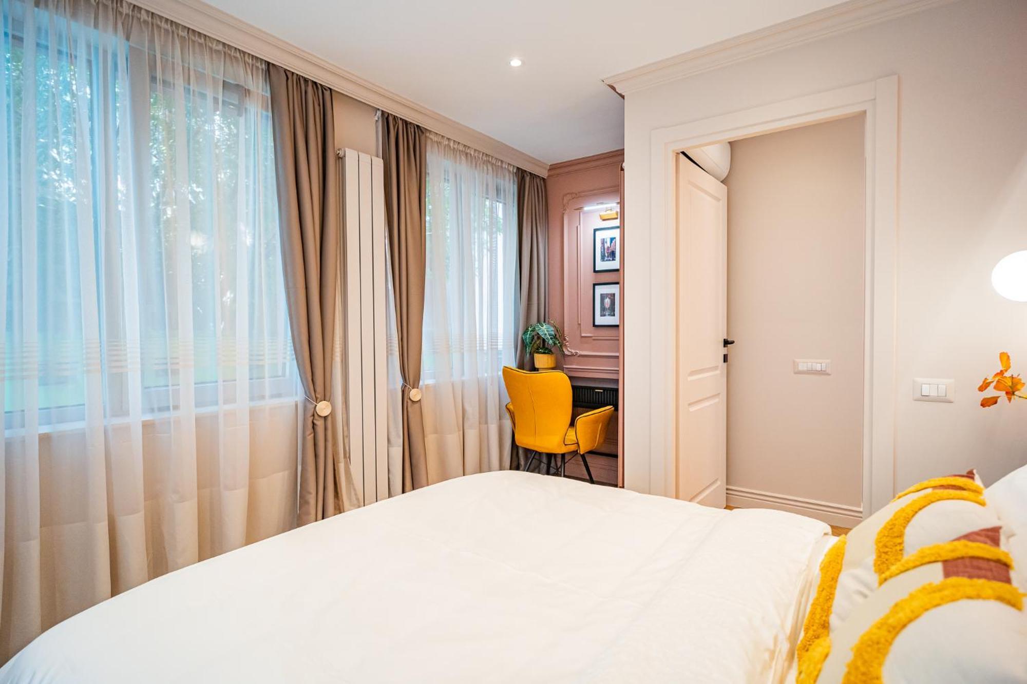 Victoriei Emerald & Pink Gems - Designer Apartment *