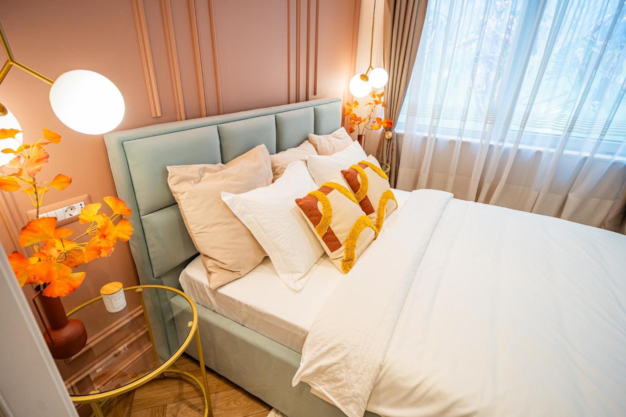 Victoriei Emerald & Pink Gems - Designer Apartment Bucharest