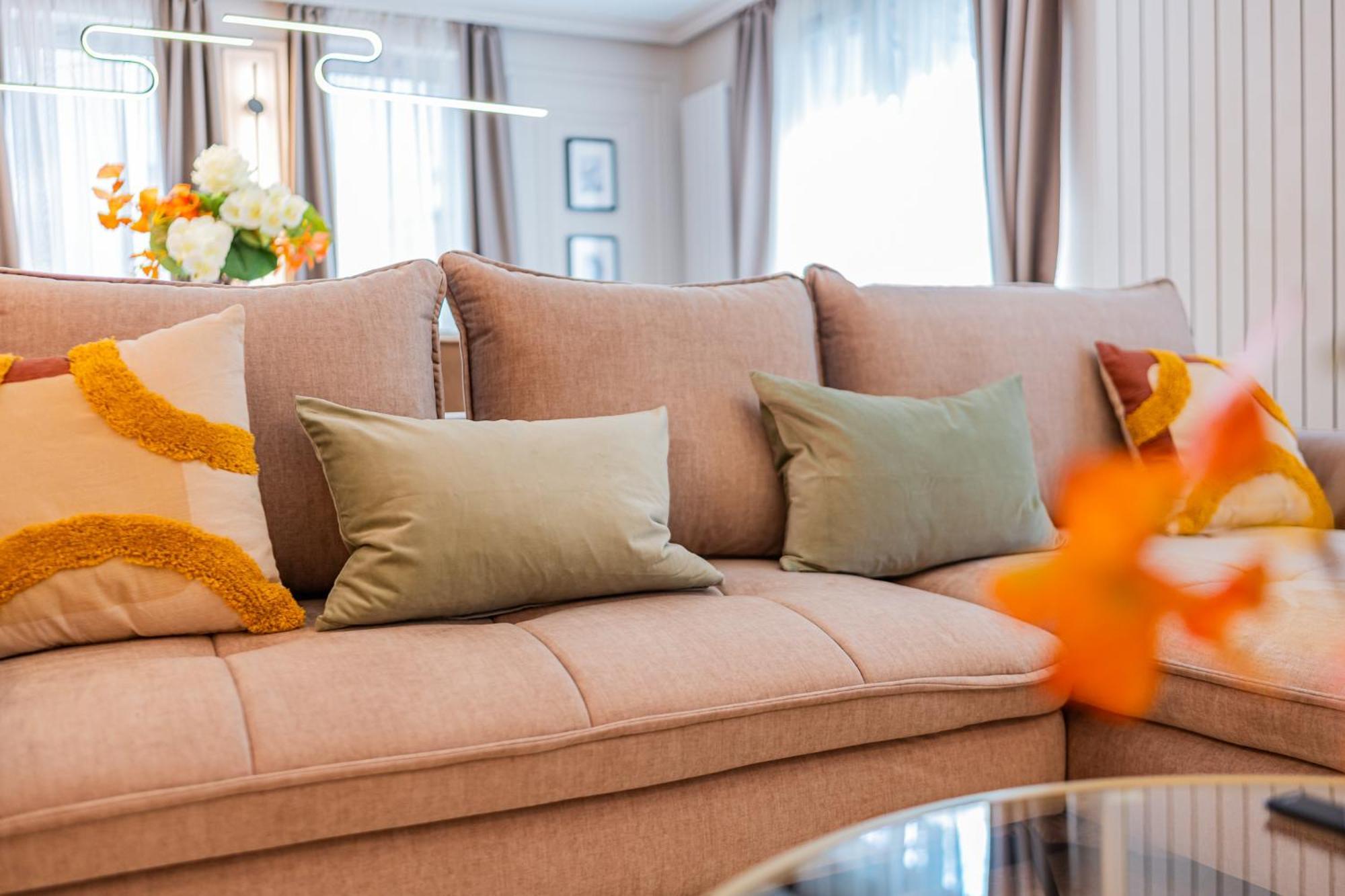 Victoriei Emerald & Pink Gems - Designer Apartment Bucharest
