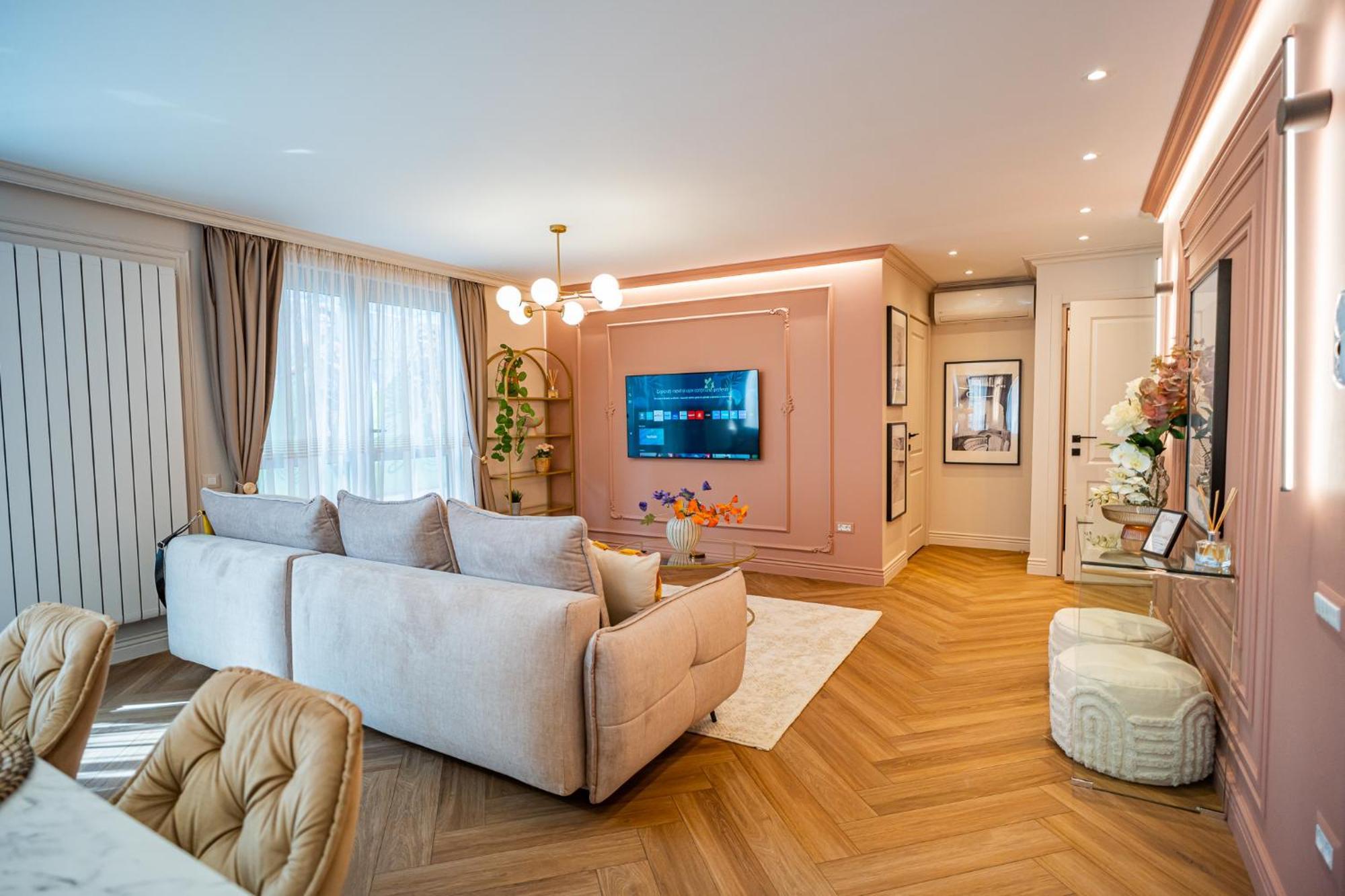 Victoriei Emerald & Pink Gems - Designer * Bucharest