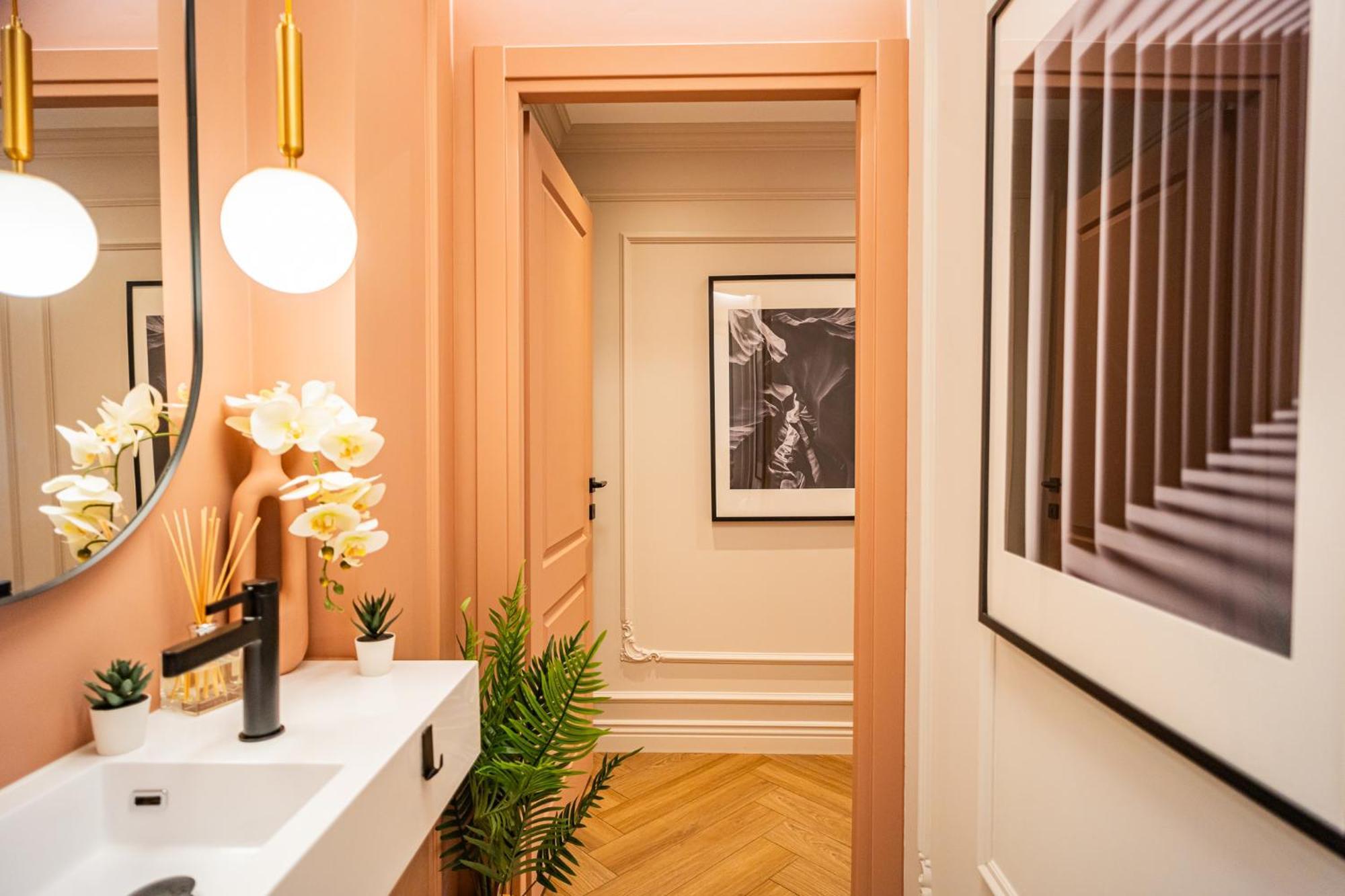 Apartment Victoriei Emerald & Pink Gems - Designer