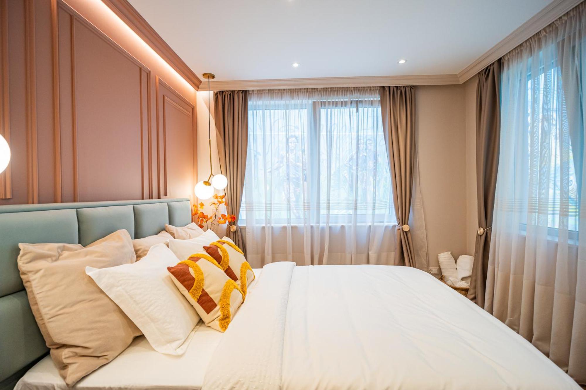 Apartment Victoriei Emerald & Pink Gems - Designer *