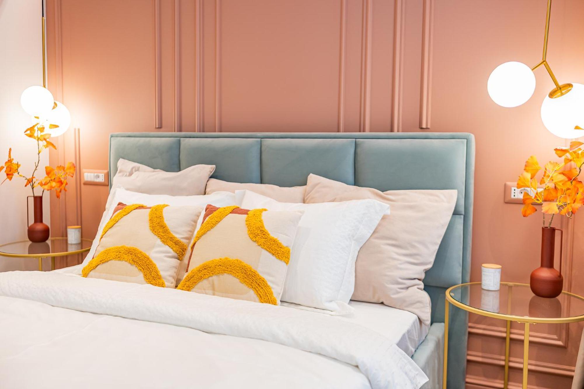 Apartment Victoriei Emerald & Pink Gems - Designer