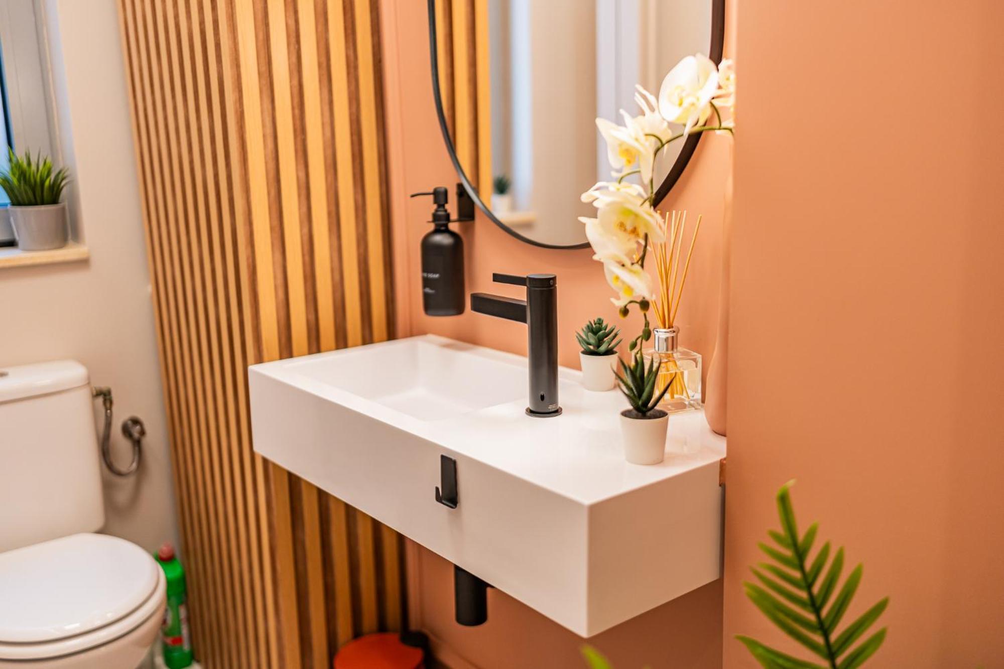Victoriei Emerald & Pink Gems - Designer Apartment